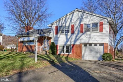 20 Briardale Rd, Water Gap, PA 17018-9650