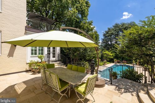 3210 R St, Washington DC  20024-3419 exterior