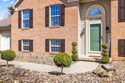 117 Neshannock Trails Dr, New Castle, PA 16105-2905