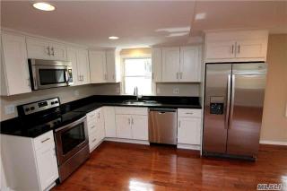 172 Sioux St, Hauppauge, NY 11779-3542