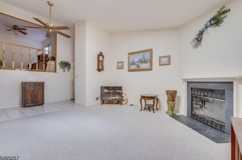 6 Summit Ct, Annandale NJ  08801-1501 exterior