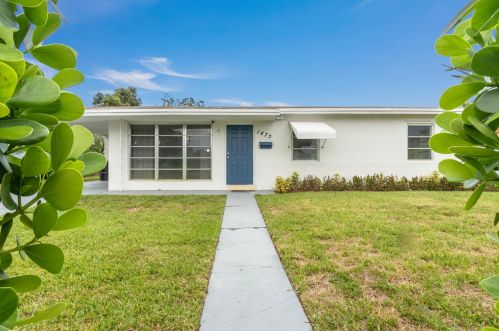1475 7th St, West Palm Beach, FL 33401-3041