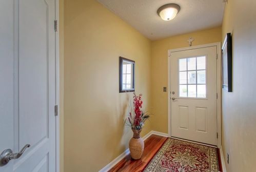 618 Heritage Sq, New Haven OH  45030-8207 exterior