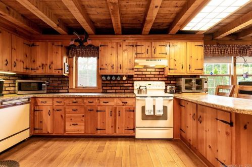 63 Red Oak Hill Rd, Farmington CT  06032-2201 exterior