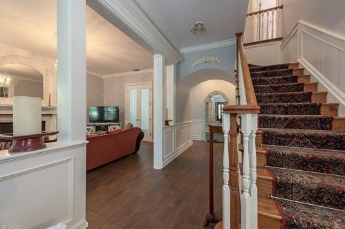 9422 Vanderbilt Dr, Naples FL  34108-2309 exterior