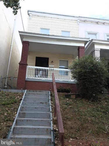246 14th Pl, Washington, DC 20002-6408