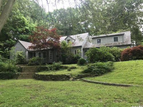 43 Laurel Ln, Matinecock, NY 11560-2203
