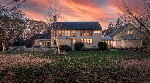 130 Meyer Rd, Hamilton, MA 01982-1023