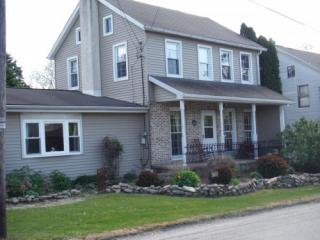 4759 Cypress Dr, Walnutport, PA 18088-9503
