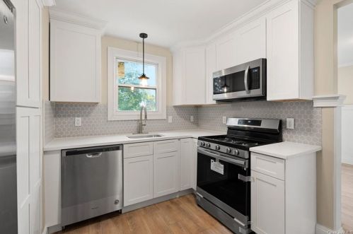 18 Highland Ave, Florida, NY 10921-1304