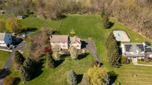 17 Liberty Dr, Rock Tavern, NY 12575-5247