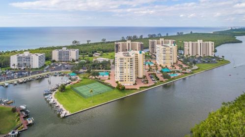 25 Bluebill Ave, Naples FL  34108-1795 exterior