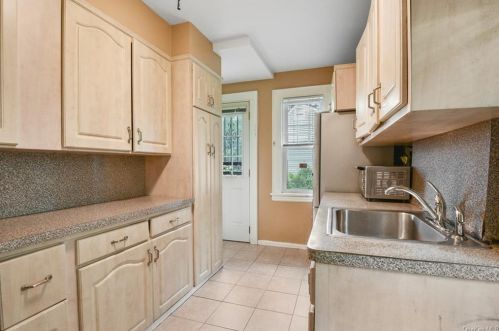 80 Primrose St, White Plains NY  10606-1631 exterior