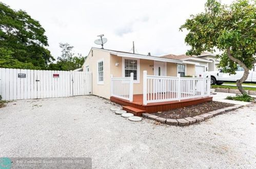 4177 Success St, West Palm Beach, FL 33406-3913