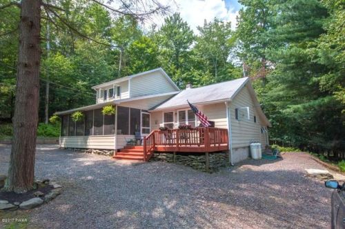 118 Main St, Greentown, PA 18426-4129