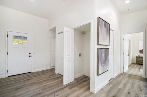 2860 Cleveland Dr, Oxnard CA 93036-1203 exterior