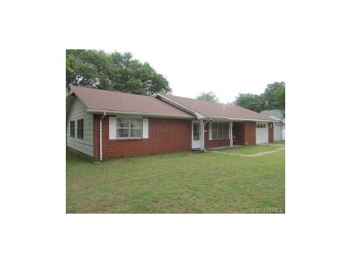 506 High St, Henryetta, OK 74437-3046