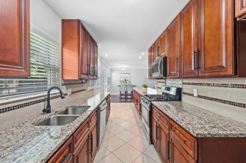 806 Greenhaven Dr, Richardson TX  75080-3025 exterior