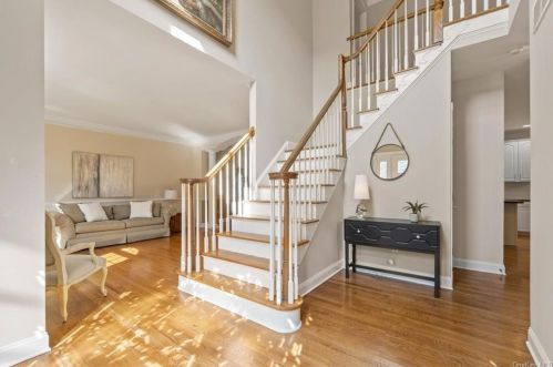 2 Mathews Ln, Somers Town NY  10589-2819 exterior