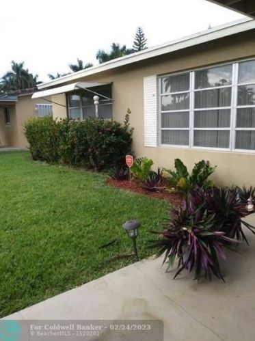 1012 13th Ct, Hollywood FL  33019-3108 exterior