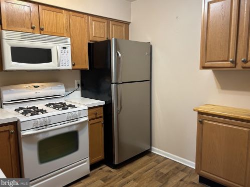 1422 Tristram Cir, West Deptford NJ  08051-2265 exterior