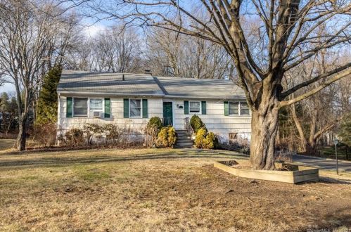 39 Marsh Rd, Bridgeport, CT 06612-1926