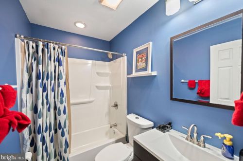 3080 Harbour Dr, Palmyra NJ 08065-2219 exterior