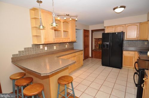 605 Hanover Dr, North Hanover, NJ 08562-2004