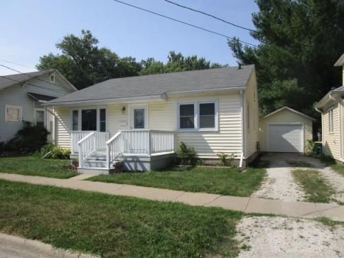 301 Jackson Ave, Fairfield, IA 52556-3639