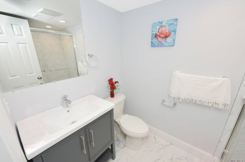 88 Bixley Heath, Lynbrook NY  11563-3138 exterior