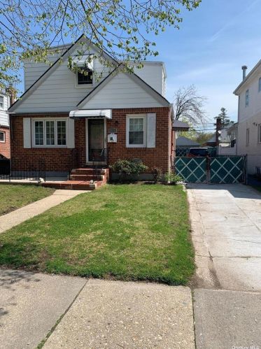 80-47 251st St, Jamaica, NY 11426-2604