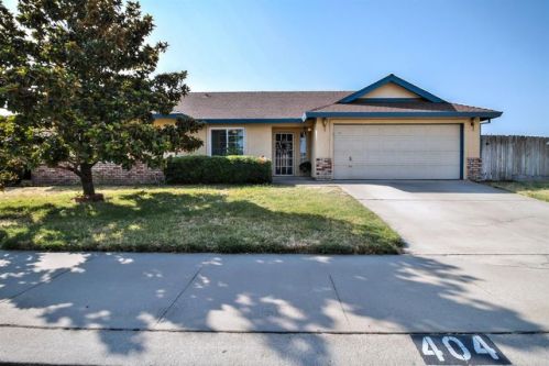 404 J St, Lathrop, CA 95330-9420