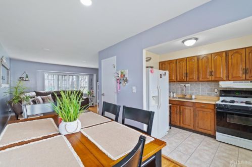 21 Hancock Pl, Iselin NJ  08830-1312 exterior