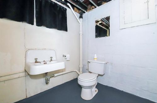 424 Service Ave, Hermitage PA  16146-3112 exterior