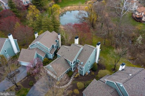 37 Horseshoe Ln, Newtown Square, PA 19073-2924