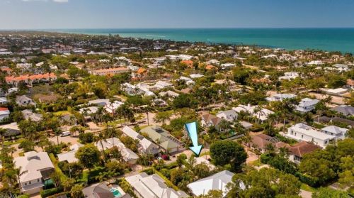 76 4 St, Naples FL 34120-2088 exterior