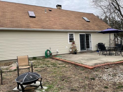 322 Hawkins Rd, South Setauket, NY 11720-1807