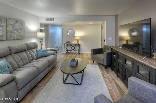 2124 Calle De La Cienega, Tucson, AZ 85715-4104