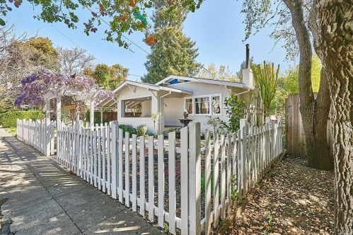 738 Orchard St, Santa Rosa, CA 95404-3739