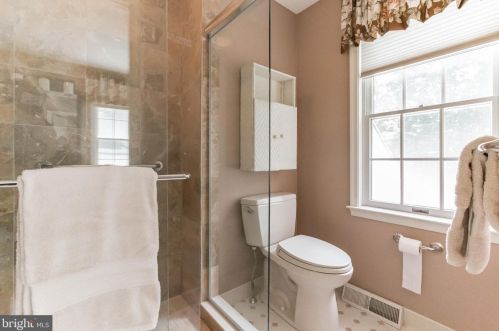 131 Knoxlyn Farm Dr, Kennett Sq PA  19348-2700 exterior