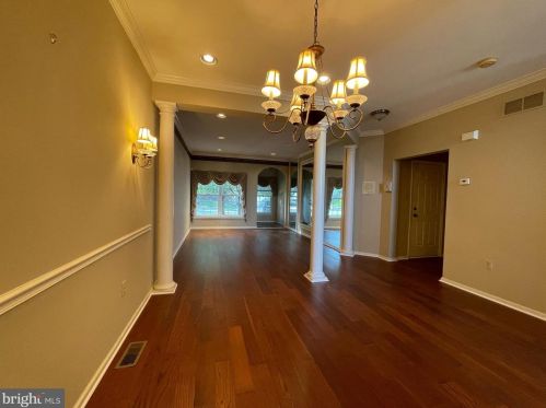 3 Lincoln Dr, Downingtown PA  19335-5328 exterior