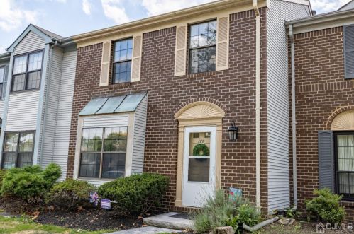 177 Chippenham Ct, Piscataway, NJ 08854-6215
