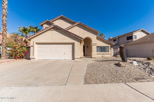 6904 Morrow Dr, Glendale, AZ 85308-5792