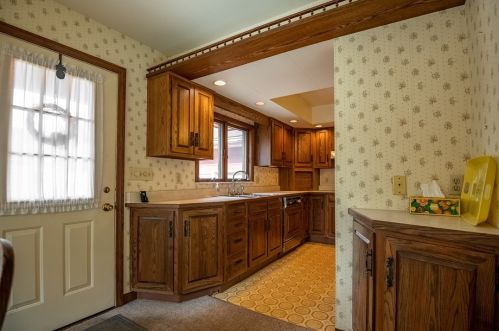 856 Sugar Hollow Rd, Hermitage PA  16148-2414 exterior