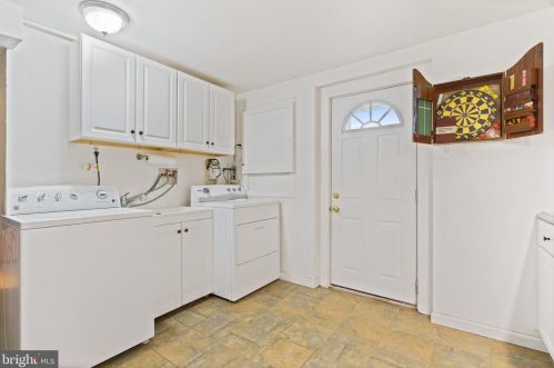 8813 Sylvania St, Lorton VA  22079-1612 exterior