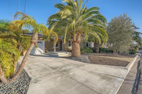 4553 Dana Dr, La Mesa, CA 91942-8745