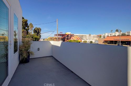 6160 Pacific Coast Hwy, Redondo Beach CA  90277-5907 exterior