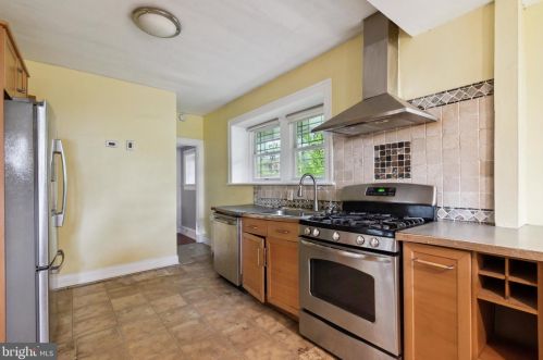 6903 Chew Ave, Philadelphia PA 19120-2211 exterior