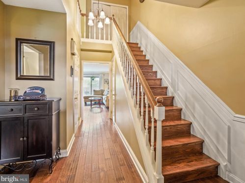 120 Pinecrest Ln, Norristown, PA 19406-2367