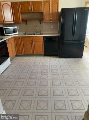 6135 Ditman St, Philadelphia, PA 19135-3609